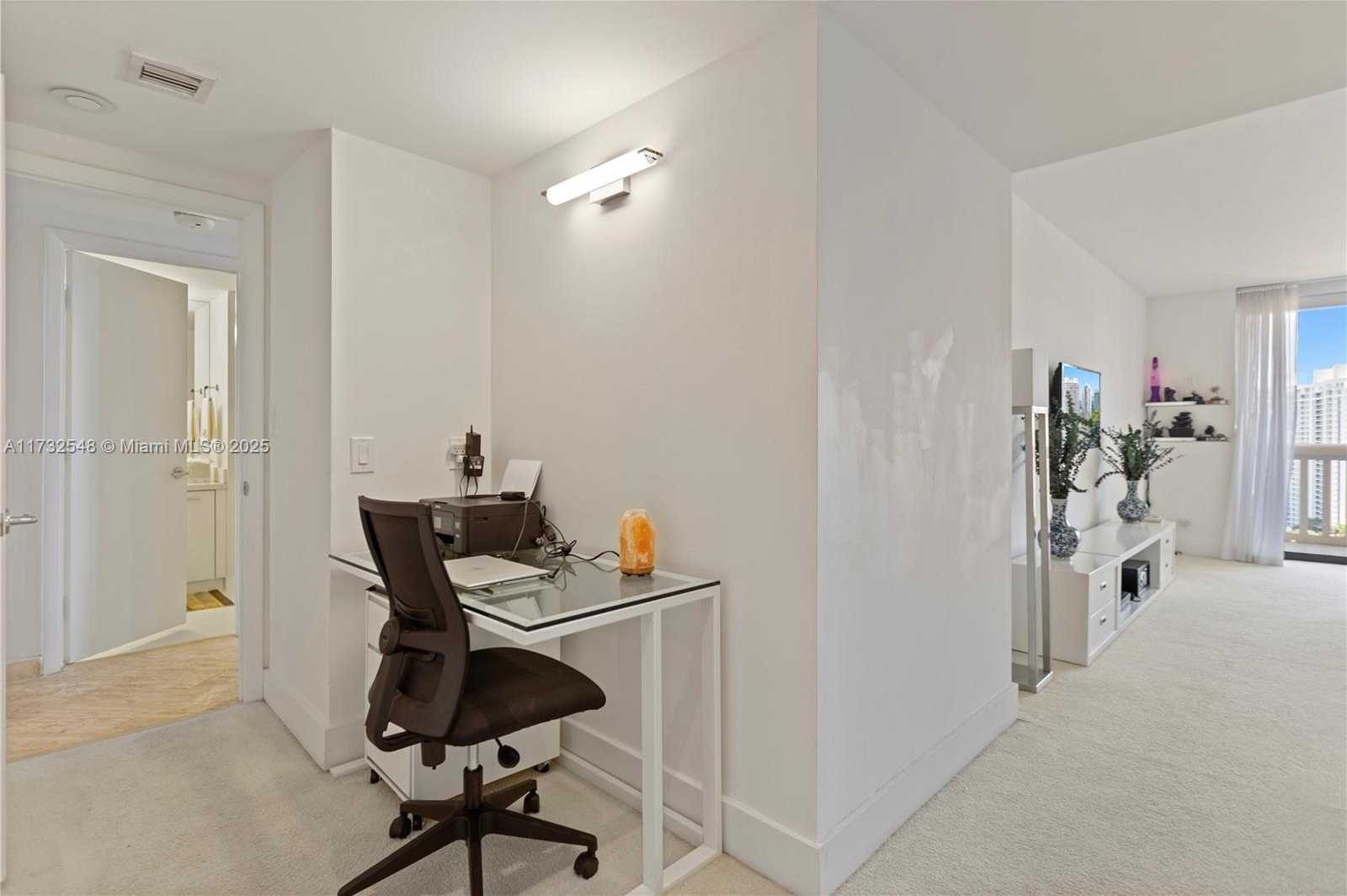 Small Image of 1000 WEST ISLAND BLVD #2407, Aventura Number 23