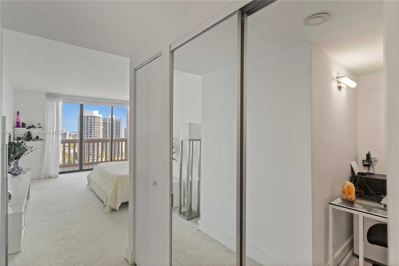 Small Image of 1000 WEST ISLAND BLVD #2407, Aventura Number 25