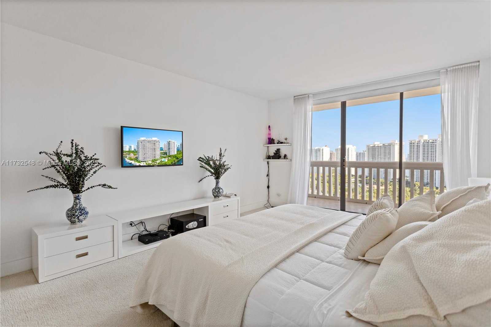 Small Image of 1000 WEST ISLAND BLVD #2407, Aventura Number 26