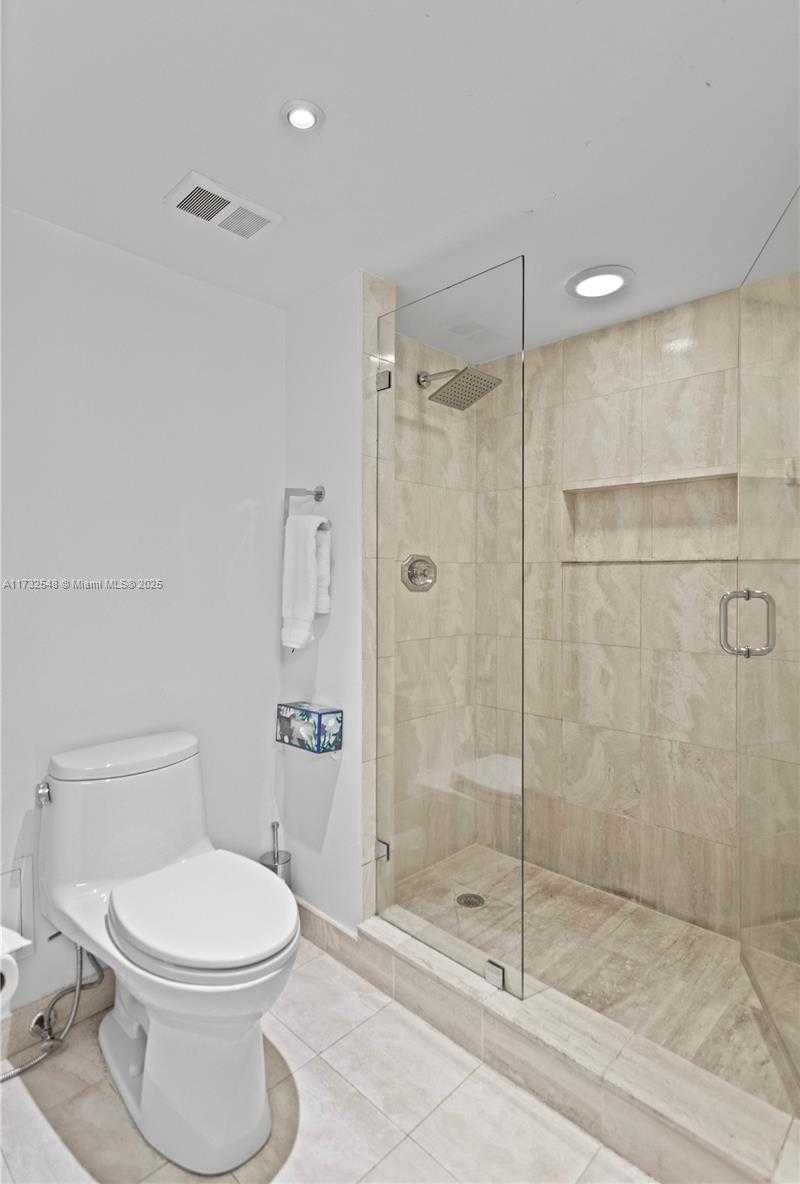 Small Image of 1000 WEST ISLAND BLVD #2407, Aventura Number 32