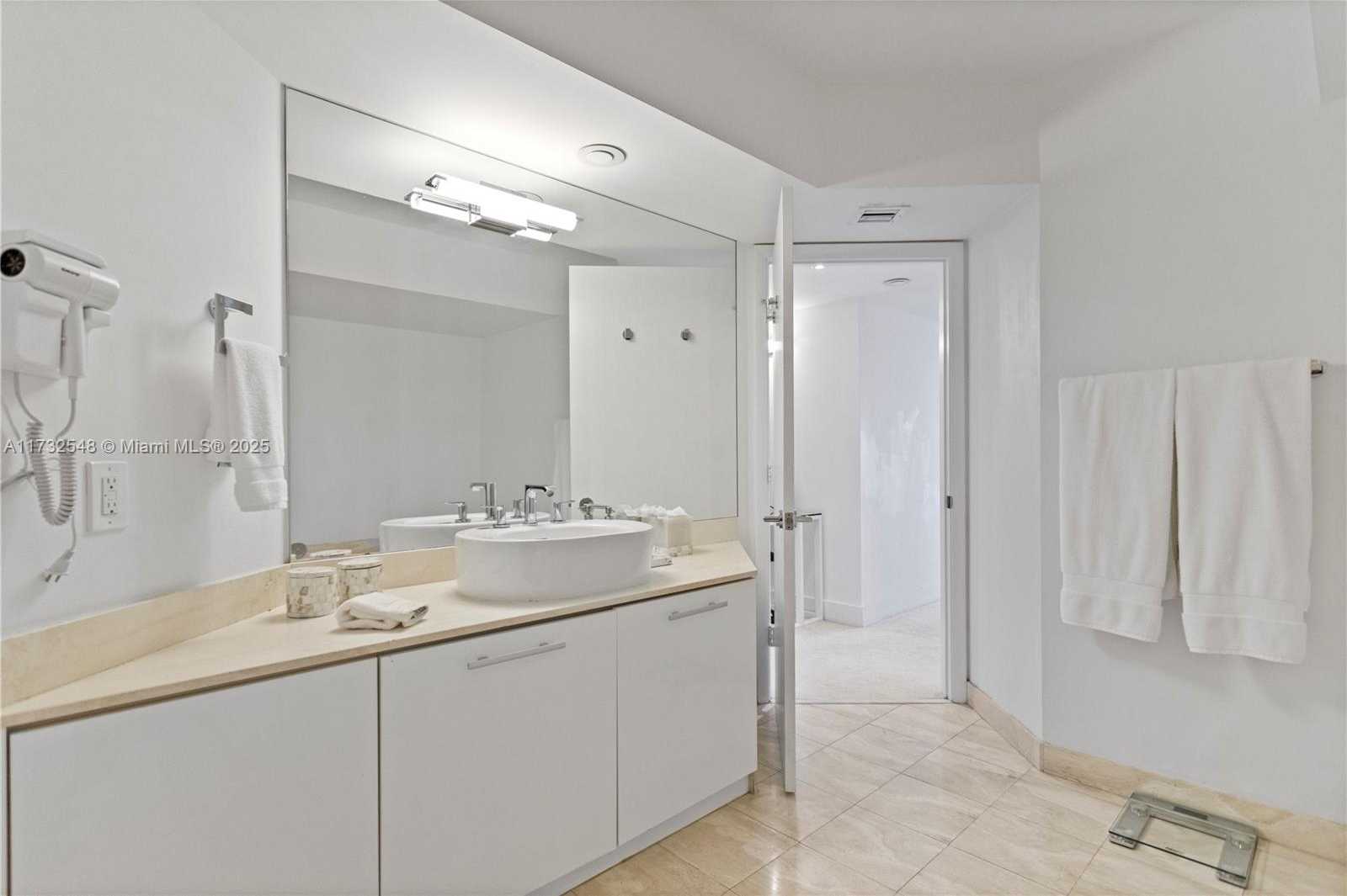 Small Image of 1000 WEST ISLAND BLVD #2407, Aventura Number 33