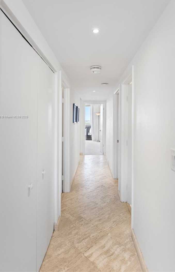Small Image of 1000 WEST ISLAND BLVD #2407, Aventura Number 34