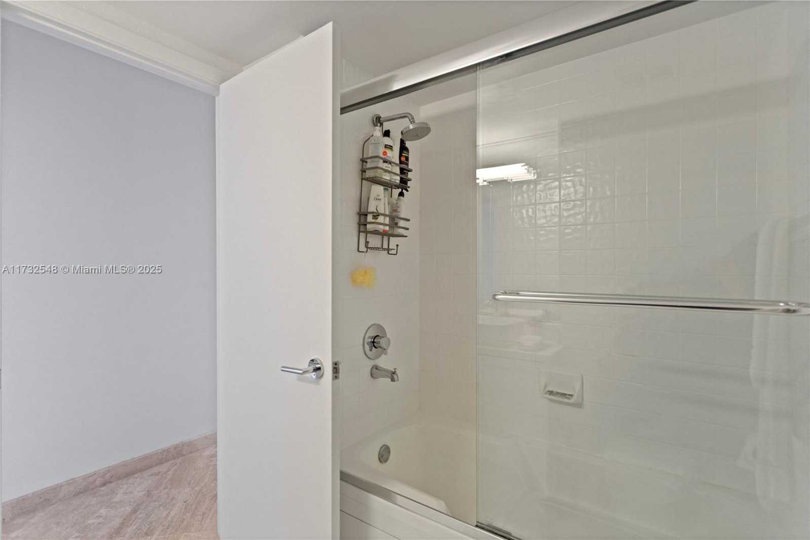 Small Image of 1000 WEST ISLAND BLVD #2407, Aventura Number 47