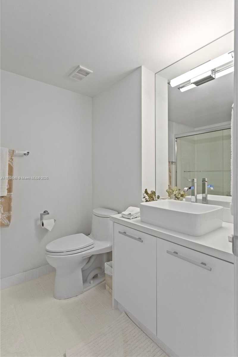 Small Image of 1000 WEST ISLAND BLVD #2407, Aventura Number 48