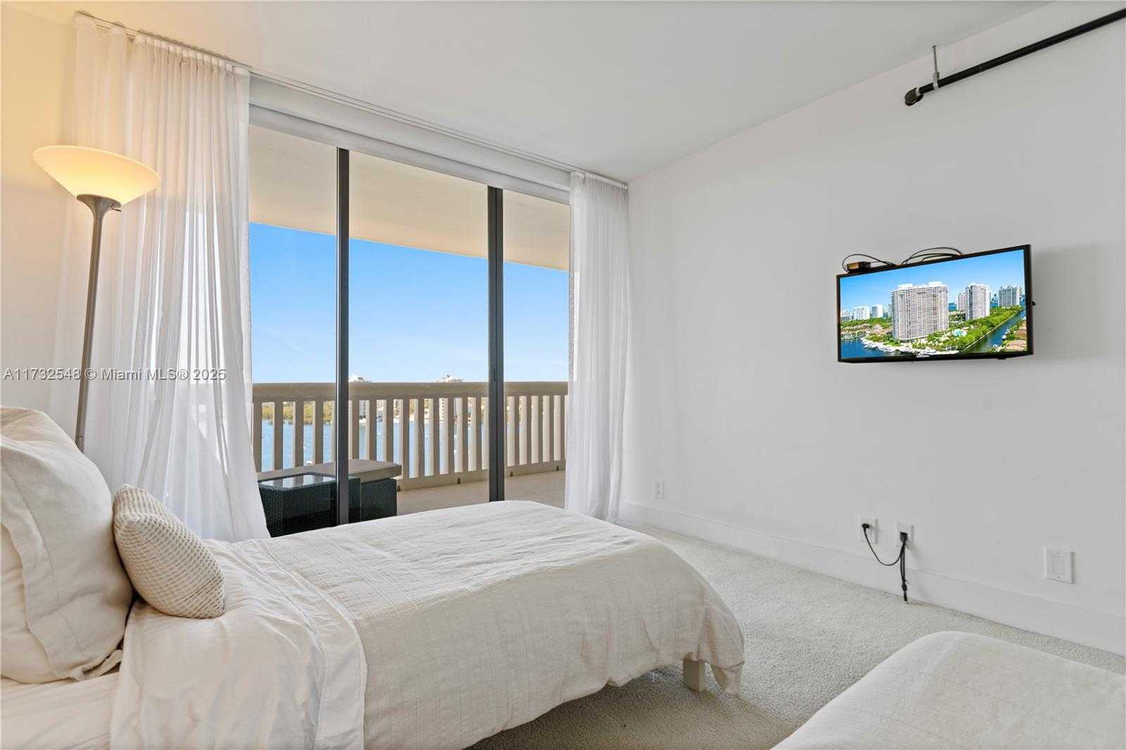 Small Image of 1000 WEST ISLAND BLVD #2407, Aventura Number 51