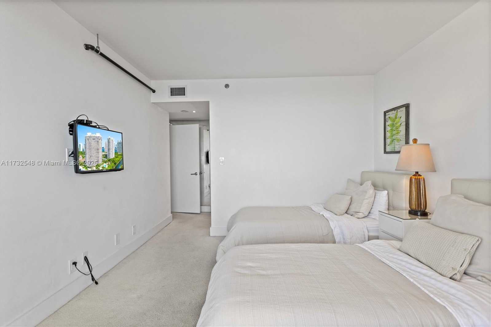 Small Image of 1000 WEST ISLAND BLVD #2407, Aventura Number 52