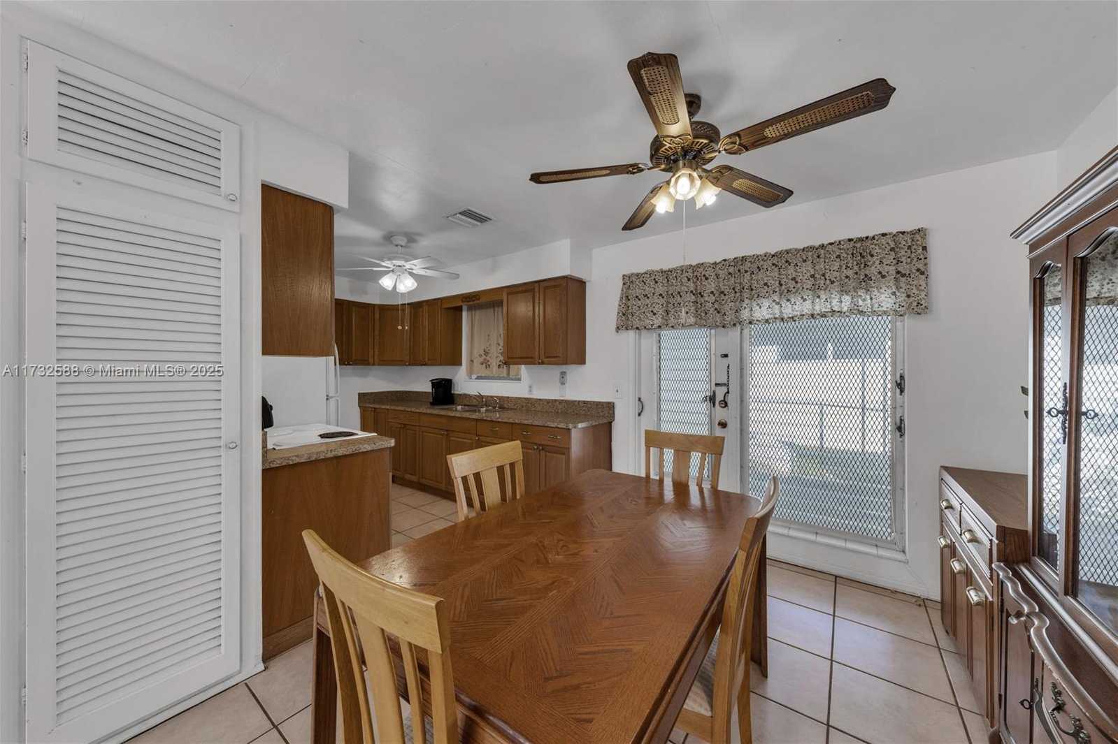 Small Image of 2300 JACKSON ST #10, Hollywood Number 11
