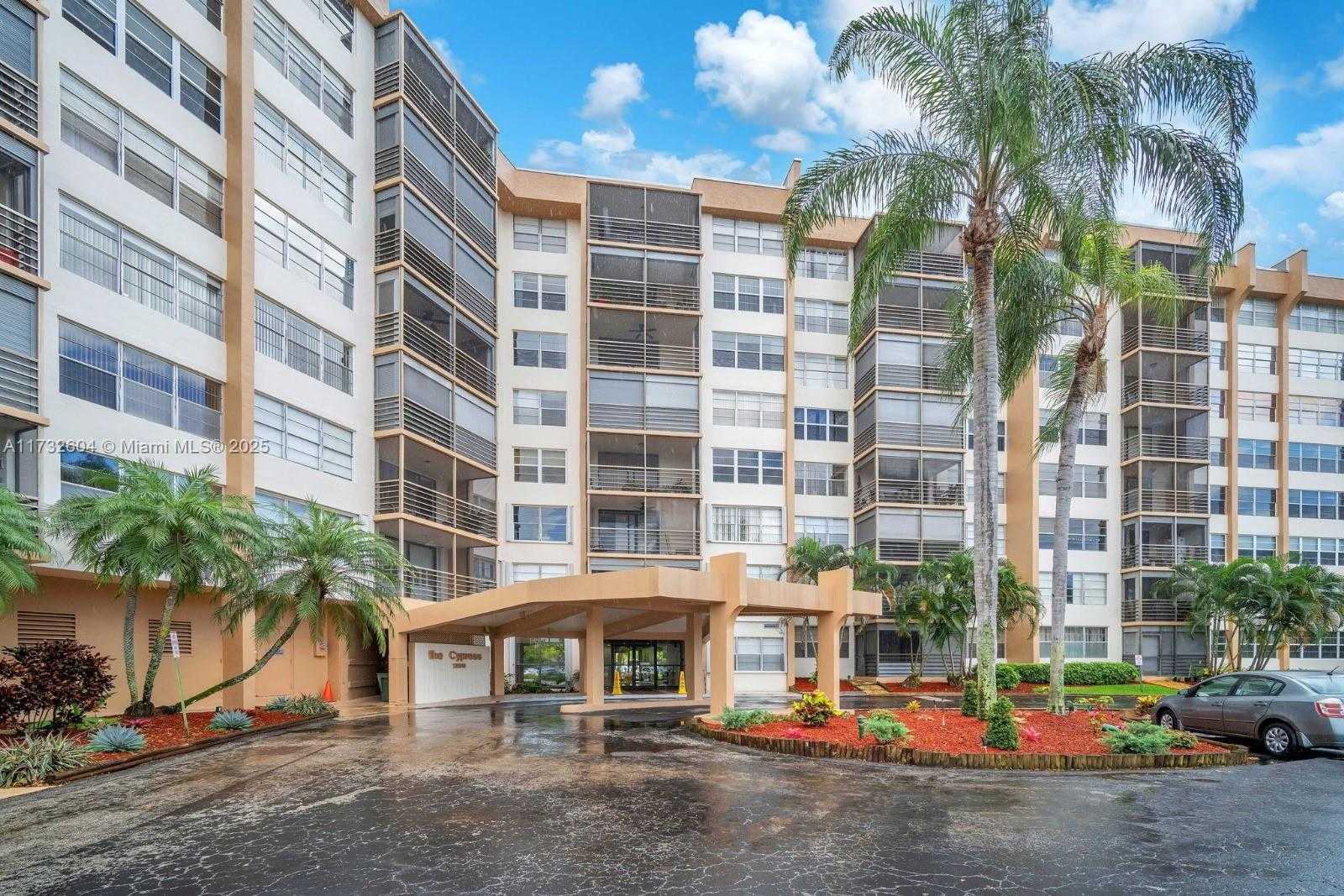 Small Image of 1200 SAINT CHARLES PL #419, Pembroke Pines Number 1