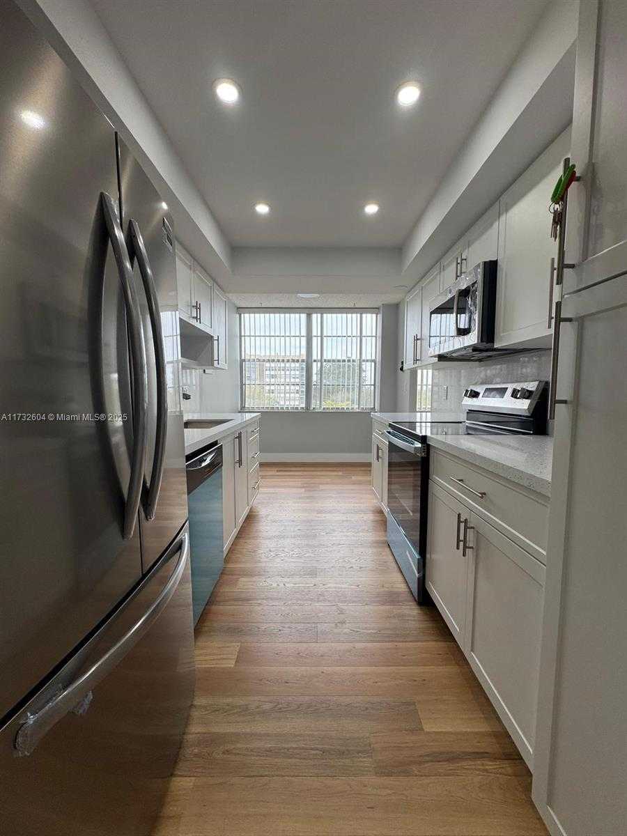 Small Image of 1200 SAINT CHARLES PL #419, Pembroke Pines Number 2