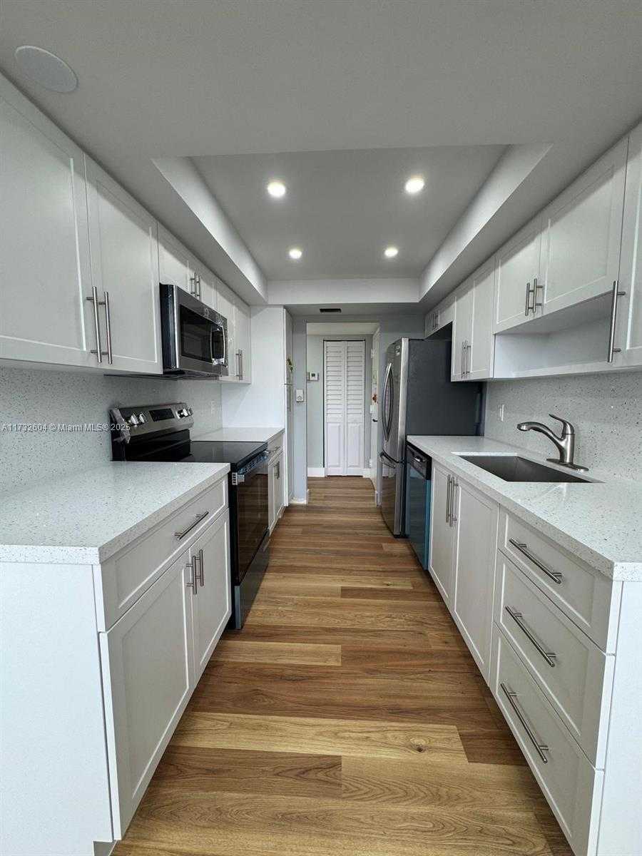 Small Image of 1200 SAINT CHARLES PL #419, Pembroke Pines Number 6