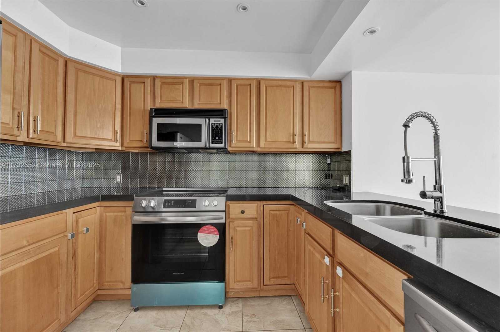Small Image of 20335 WEST COUNTRY CLUB DR #2210, Aventura Number 3