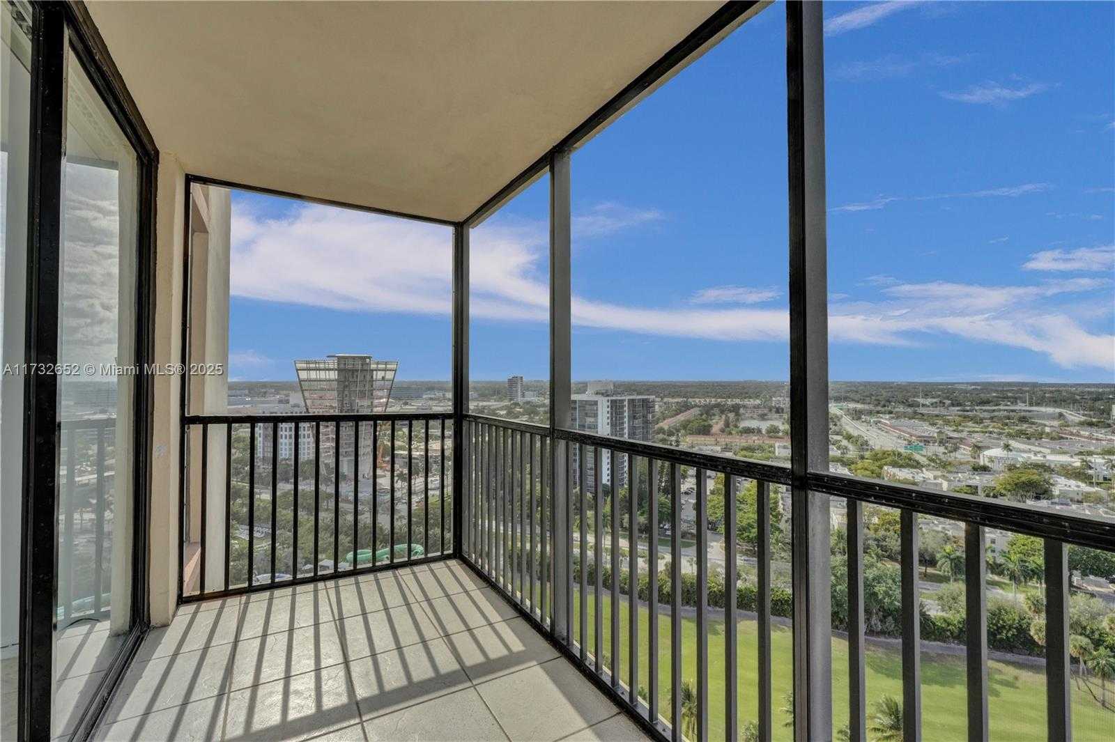 Small Image of 20335 WEST COUNTRY CLUB DR #2210, Aventura Number 4