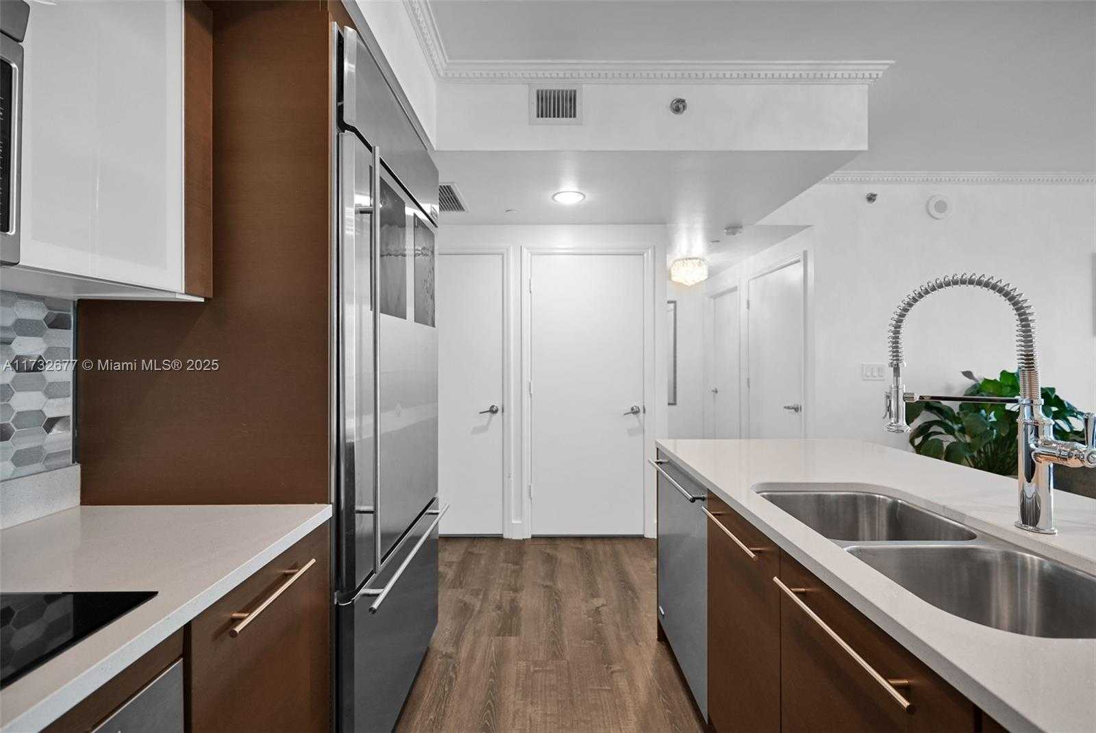 Small Image of 55 SOUTH EAST 6TH ST #3404, Miami Number 6