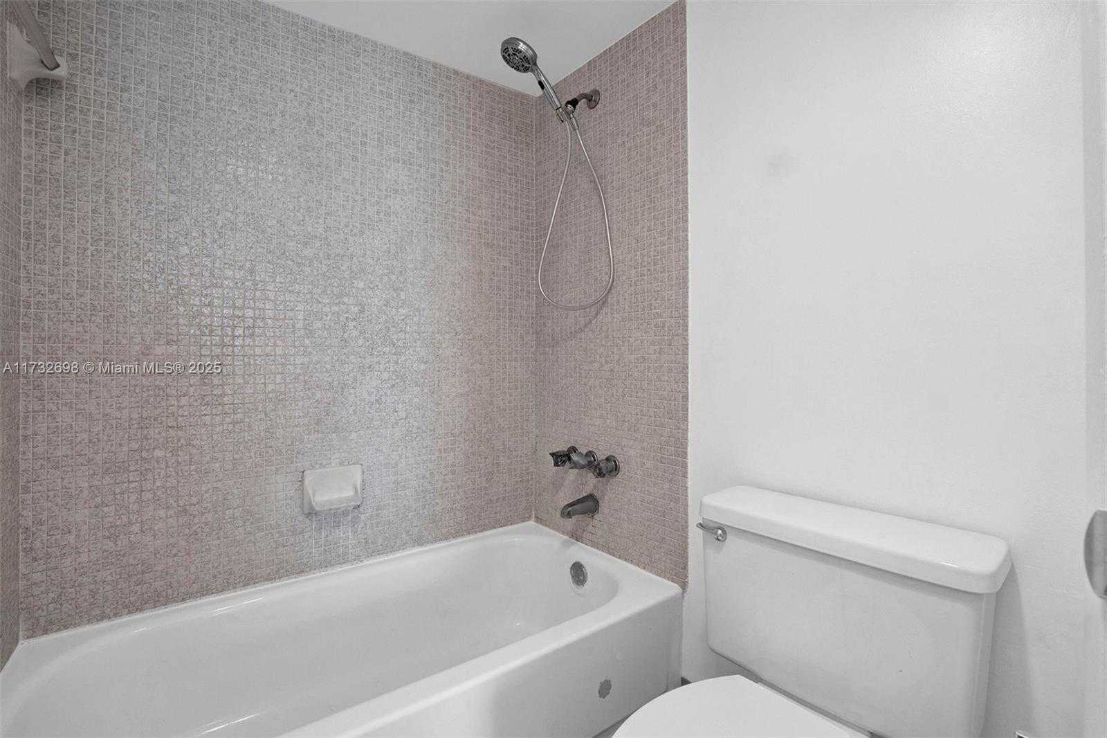 Small Image of 1300 NORTH EAST MIAMI GARDENS DR #1010E, Miami Number 10