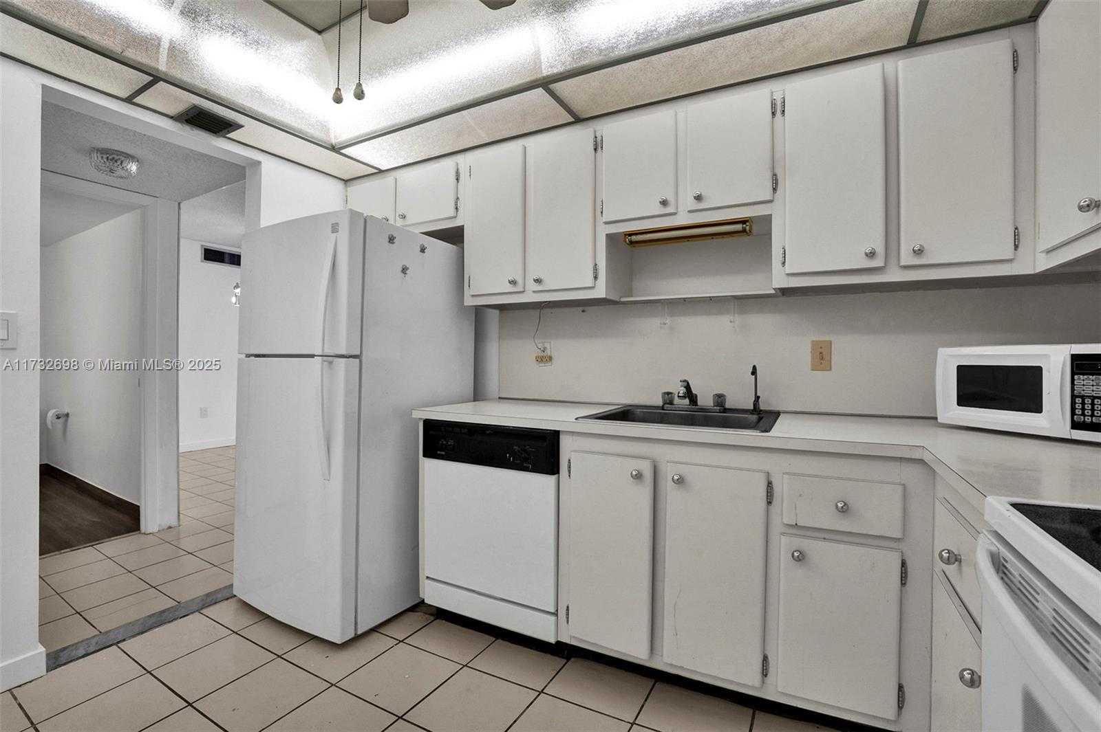 Small Image of 1300 NORTH EAST MIAMI GARDENS DR #1010E, Miami Number 15