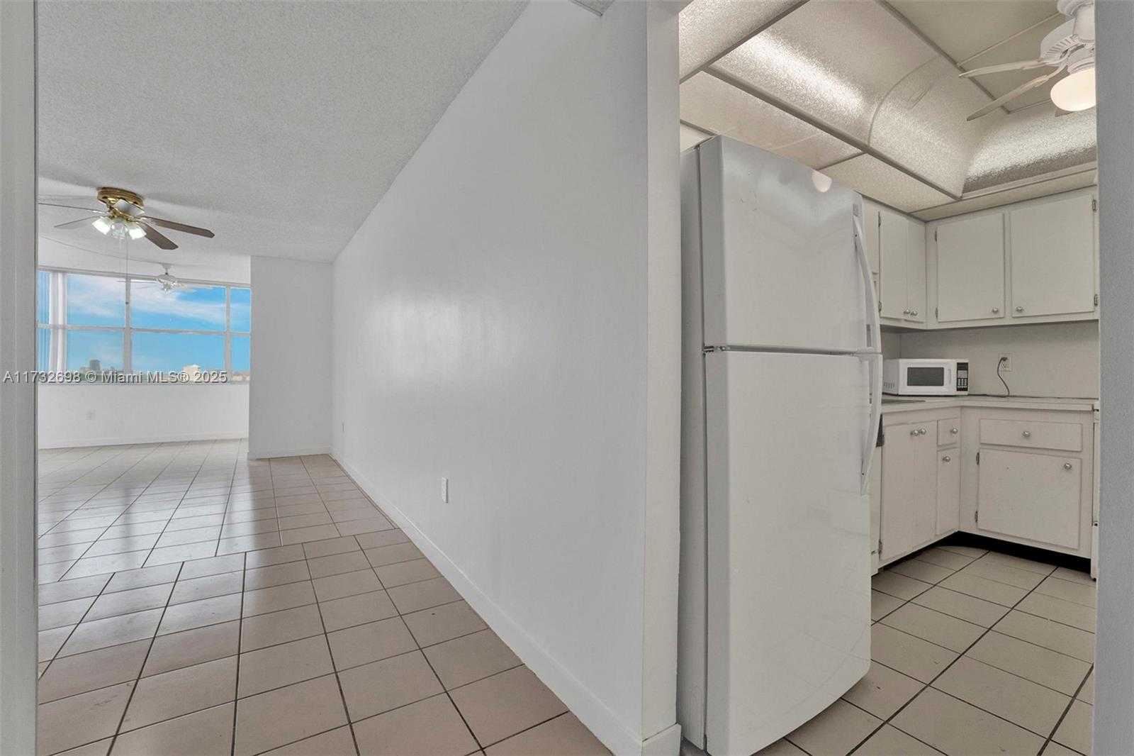 Small Image of 1300 NORTH EAST MIAMI GARDENS DR #1010E, Miami Number 16