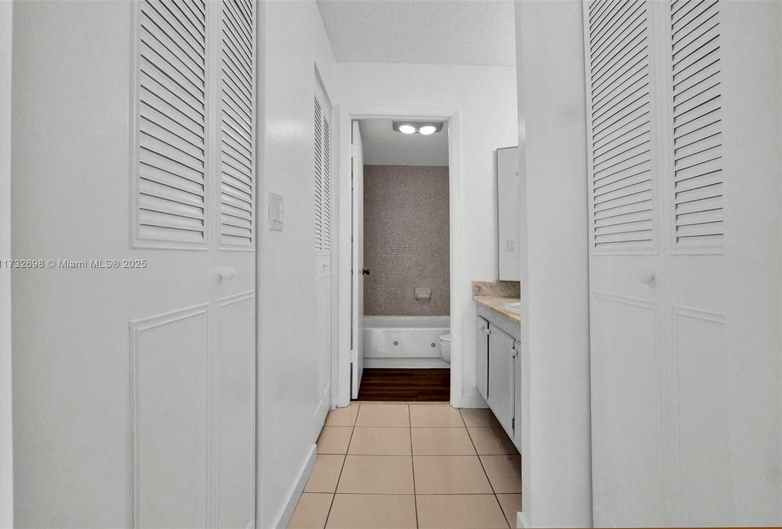 Small Image of 1300 NORTH EAST MIAMI GARDENS DR #1010E, Miami Number 7