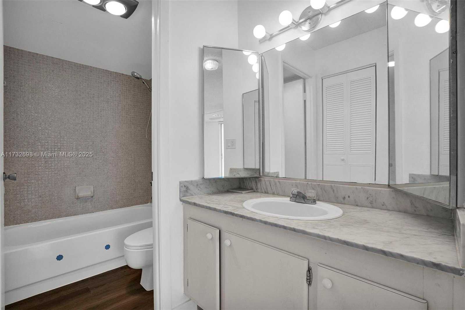 Small Image of 1300 NORTH EAST MIAMI GARDENS DR #1010E, Miami Number 9