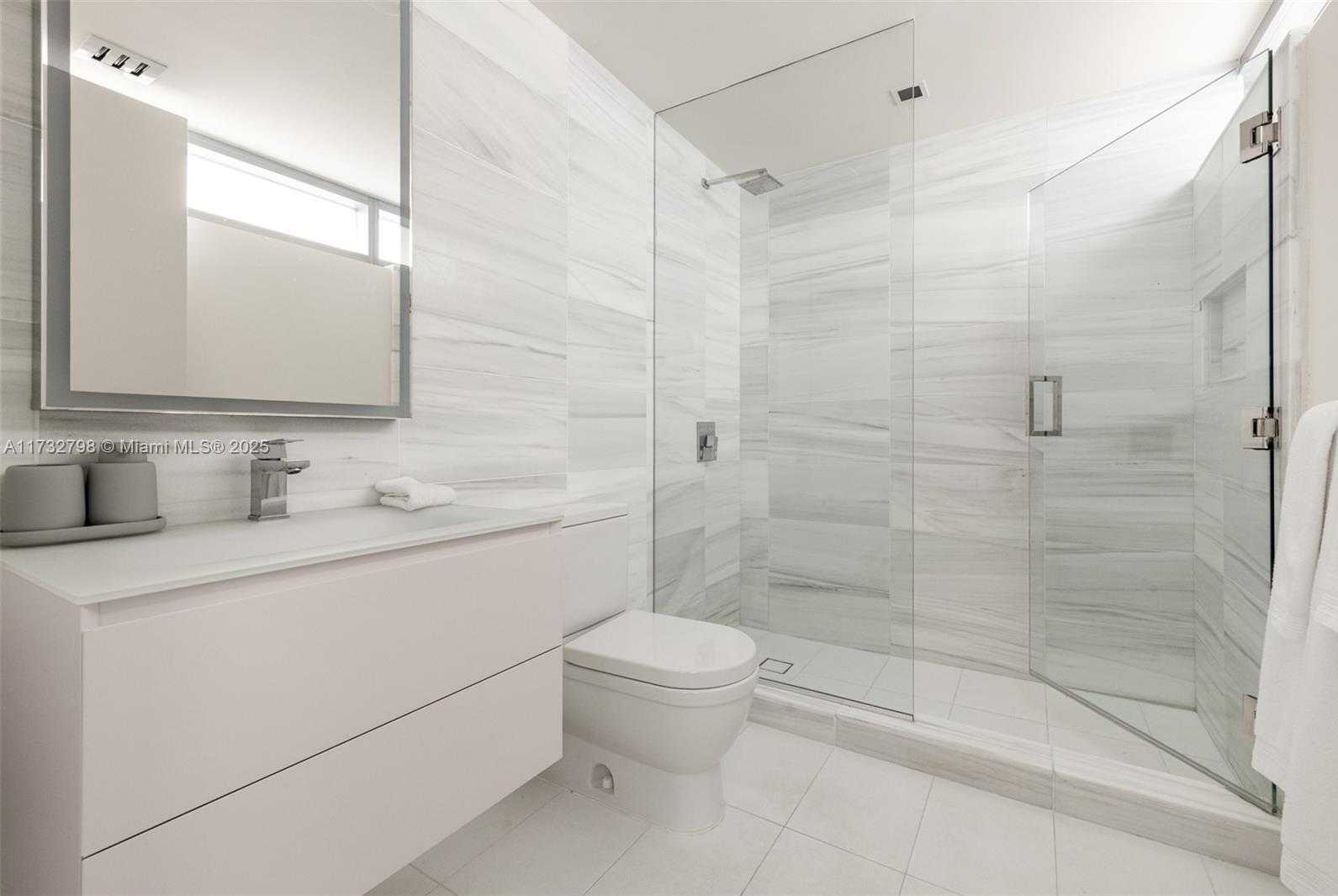 Small Image of 321 OCEAN DR #301, Miami Beach Number 12