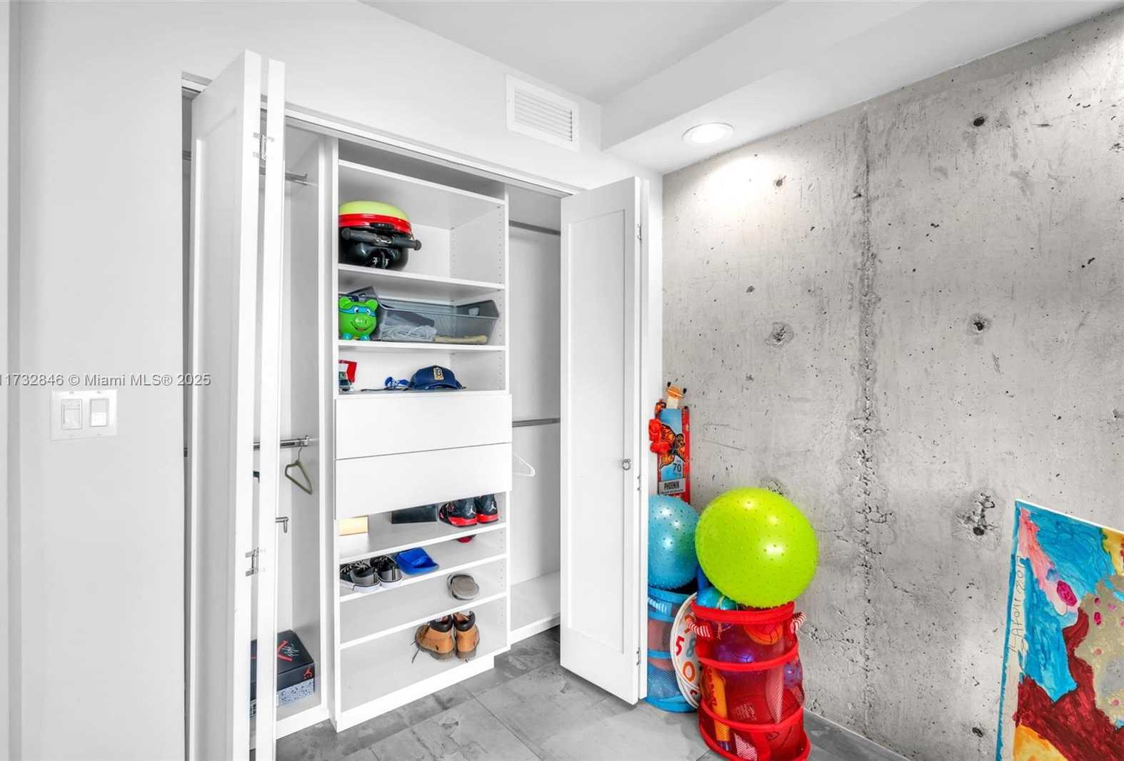 Small Image of 7135 COLLINS AVE #736, Miami Beach Number 10