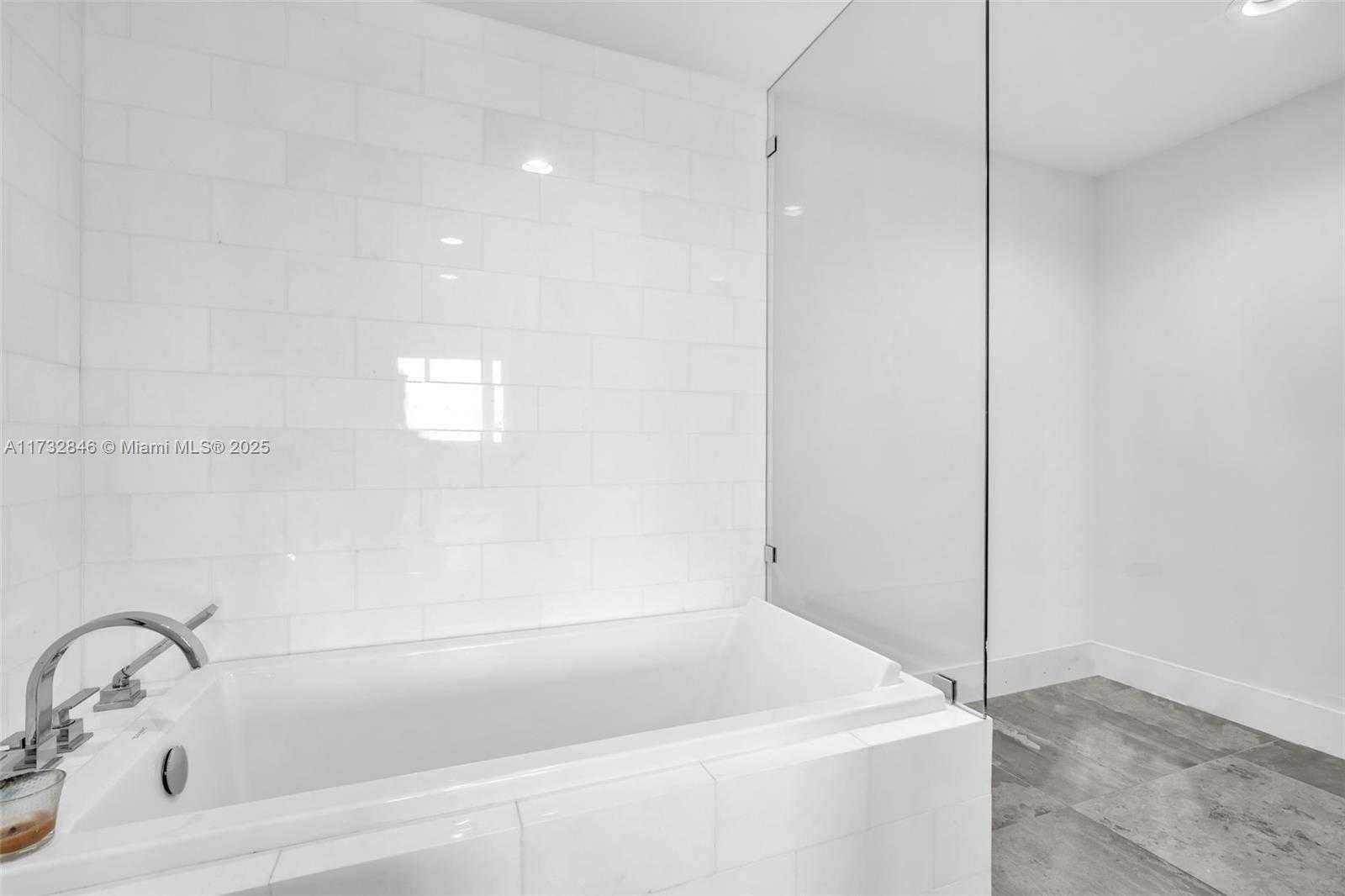 Small Image of 7135 COLLINS AVE #736, Miami Beach Number 16
