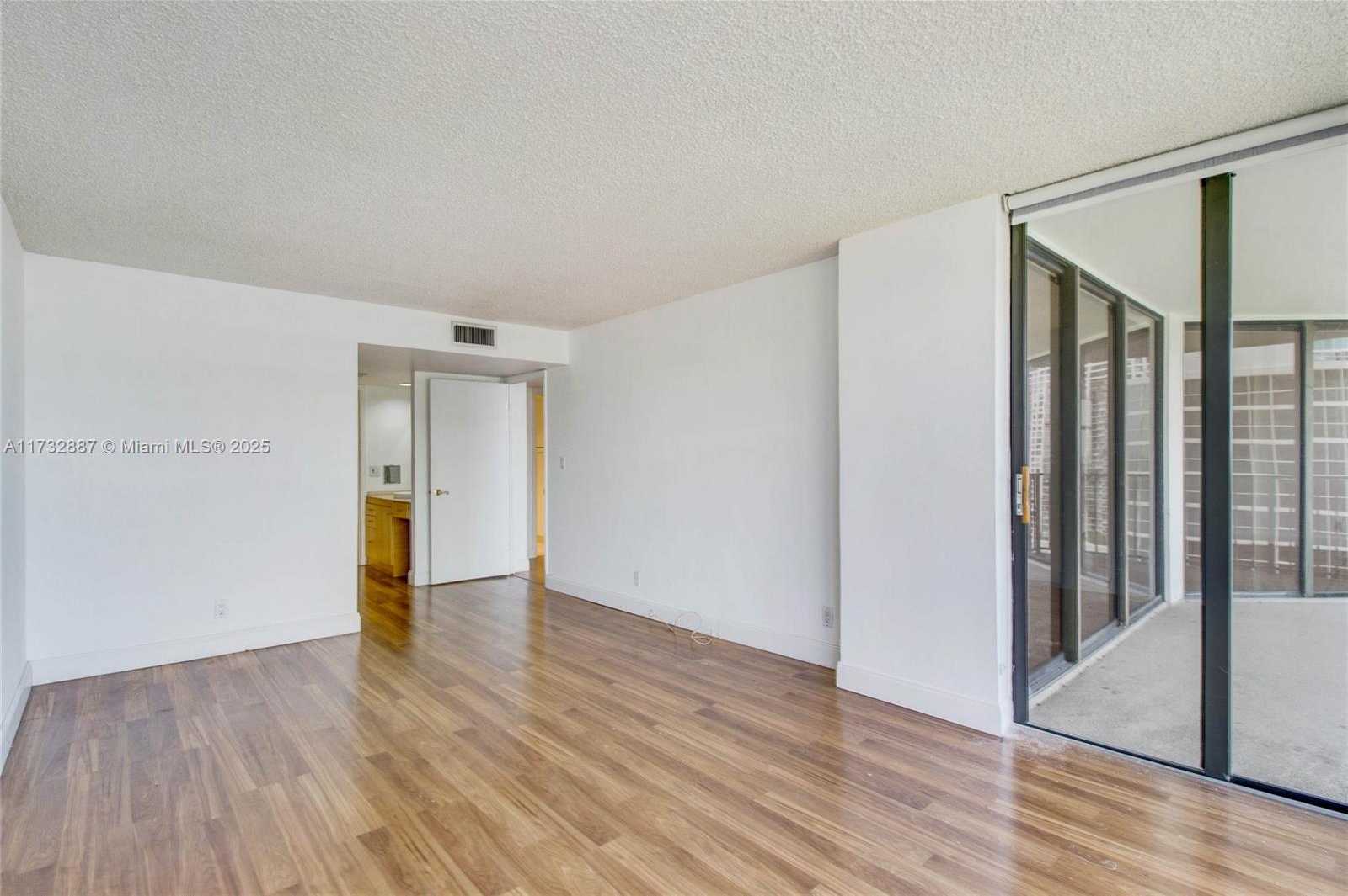 Small Image of 1925 BRICKELL AVE #1812, Miami Number 4