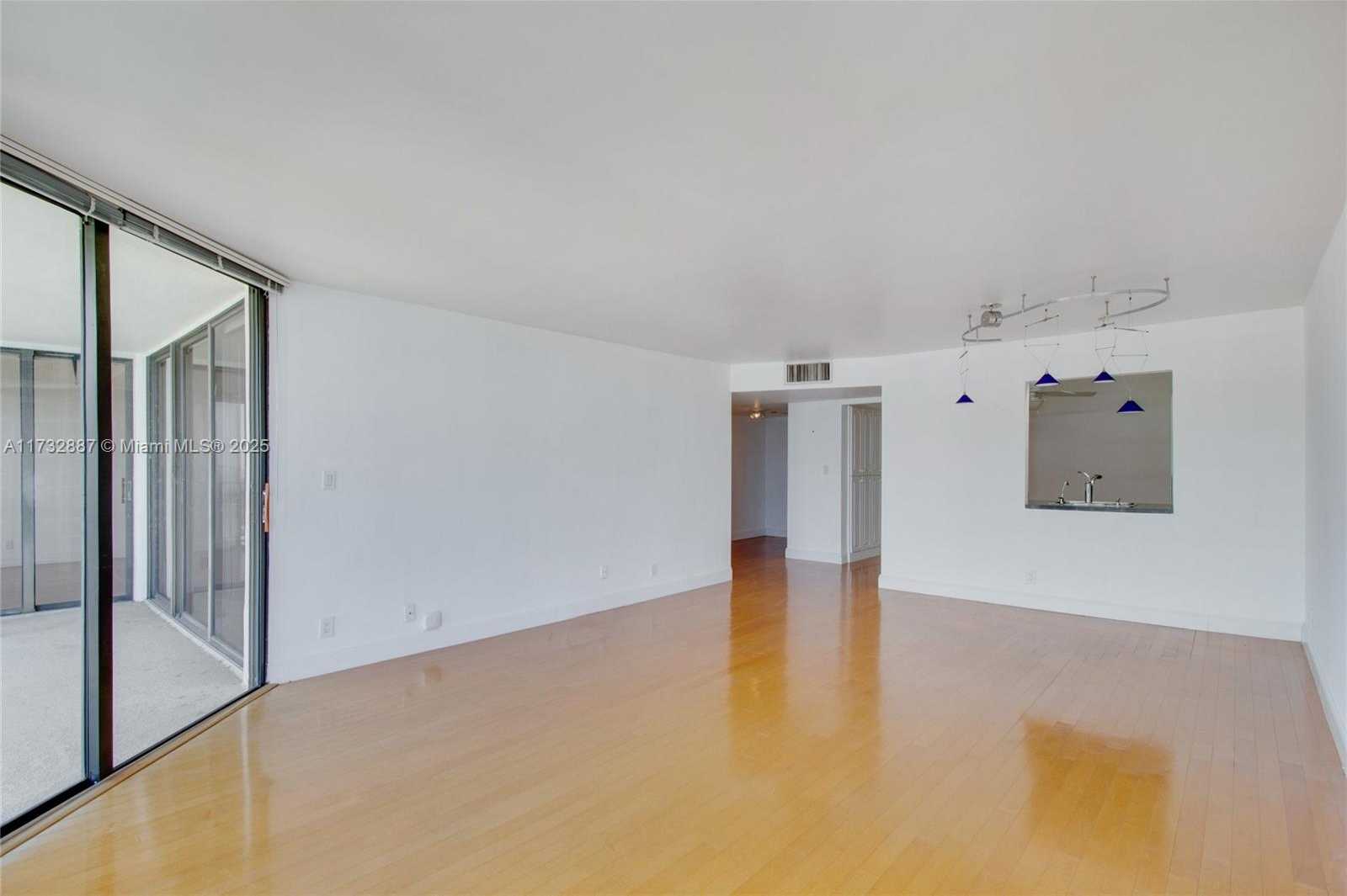 Small Image of 1925 BRICKELL AVE #1812, Miami Number 5