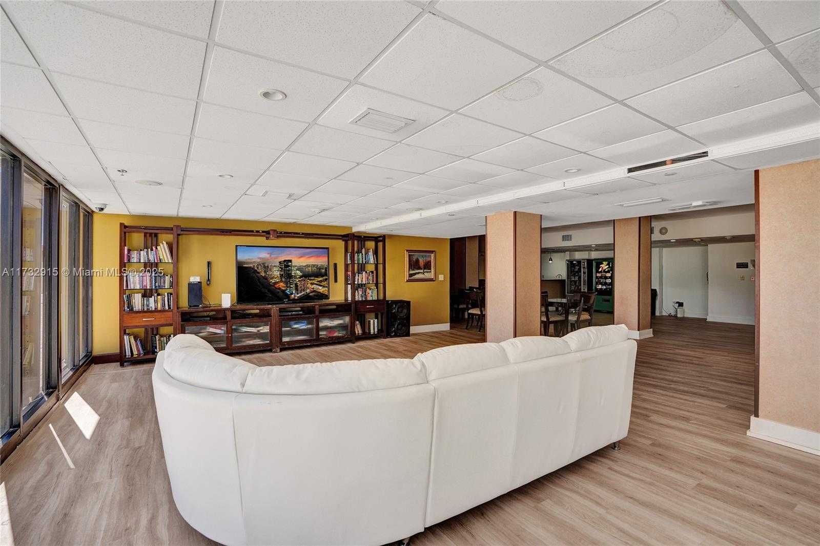 Small Image of 10185 COLLINS AVE #916, Bal Harbour Number 24