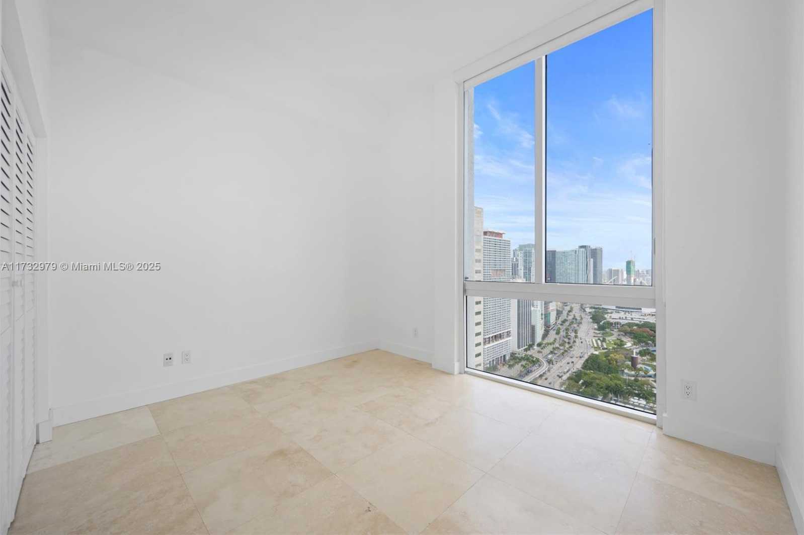 Small Image of 325 SOUTH BISCAYNE BLVD #LPH26, Miami Number 10
