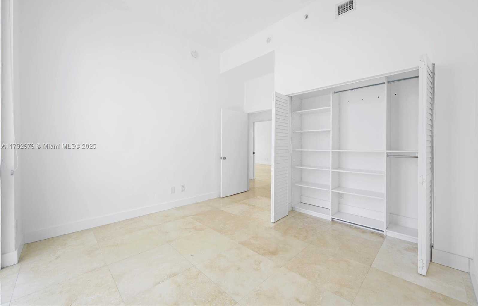 Small Image of 325 SOUTH BISCAYNE BLVD #LPH26, Miami Number 12