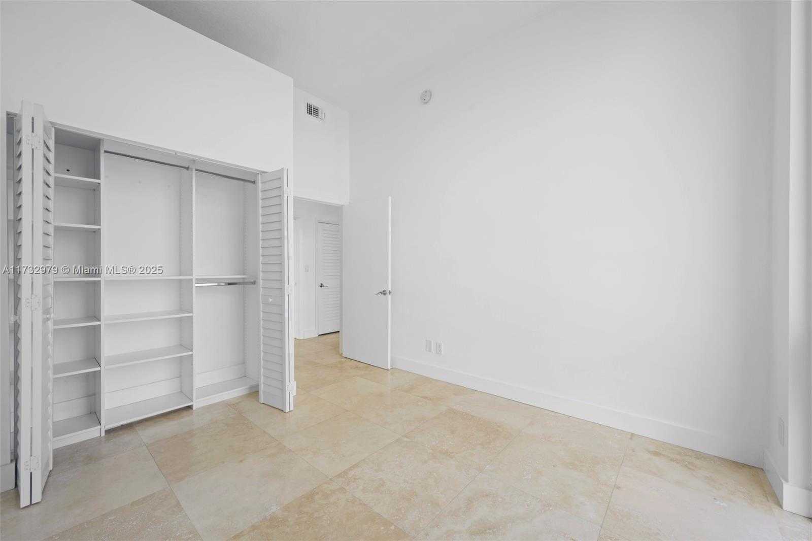Small Image of 325 SOUTH BISCAYNE BLVD #LPH26, Miami Number 15