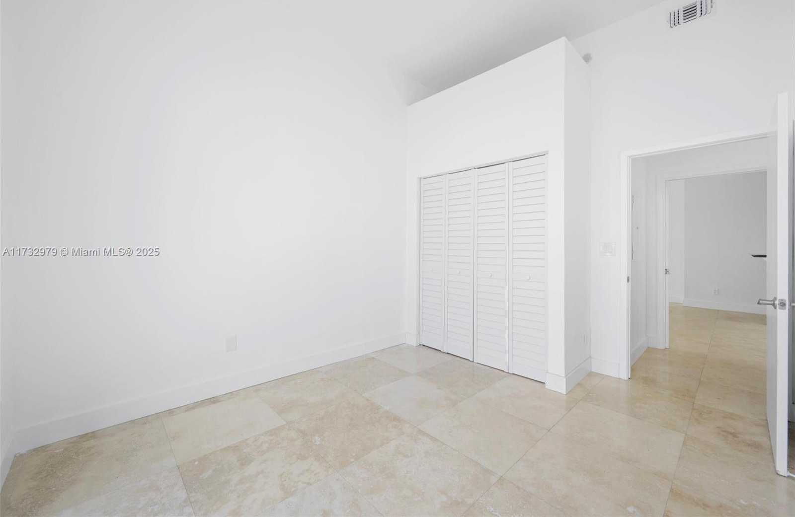 Small Image of 325 SOUTH BISCAYNE BLVD #LPH26, Miami Number 16