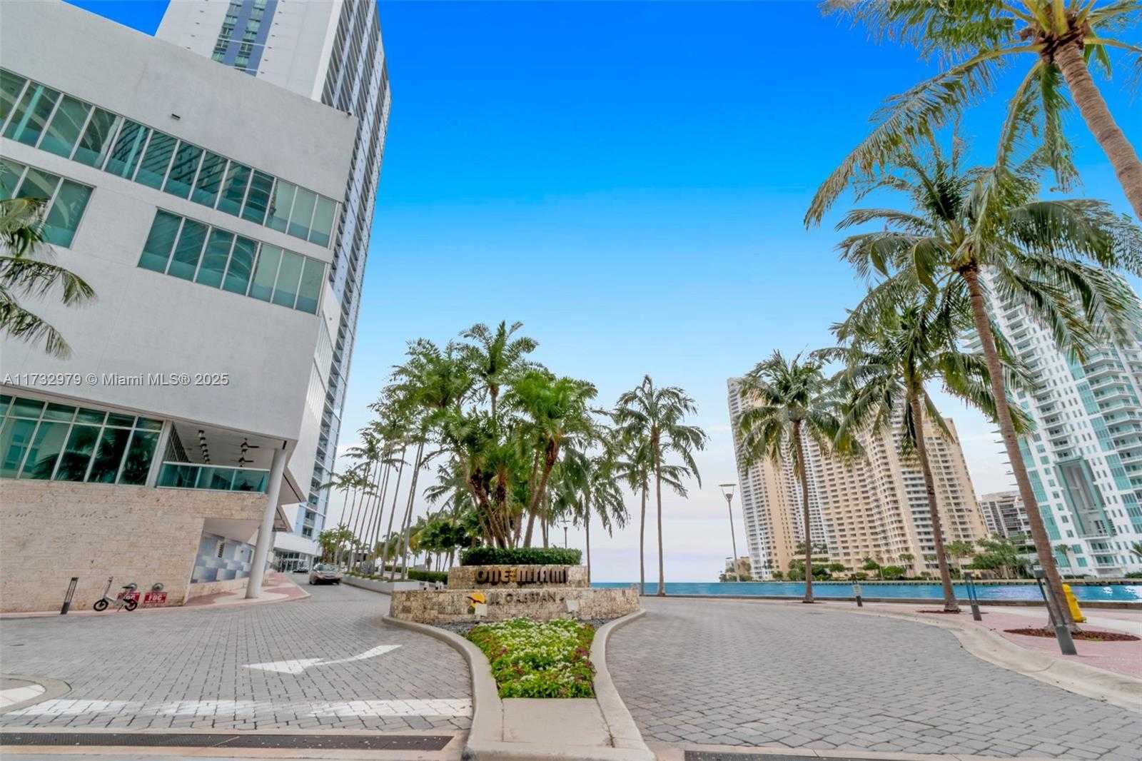 Small Image of 325 SOUTH BISCAYNE BLVD #LPH26, Miami Number 29
