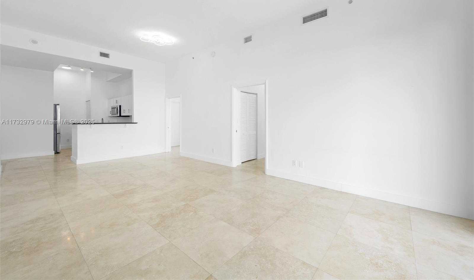 Small Image of 325 SOUTH BISCAYNE BLVD #LPH26, Miami Number 4