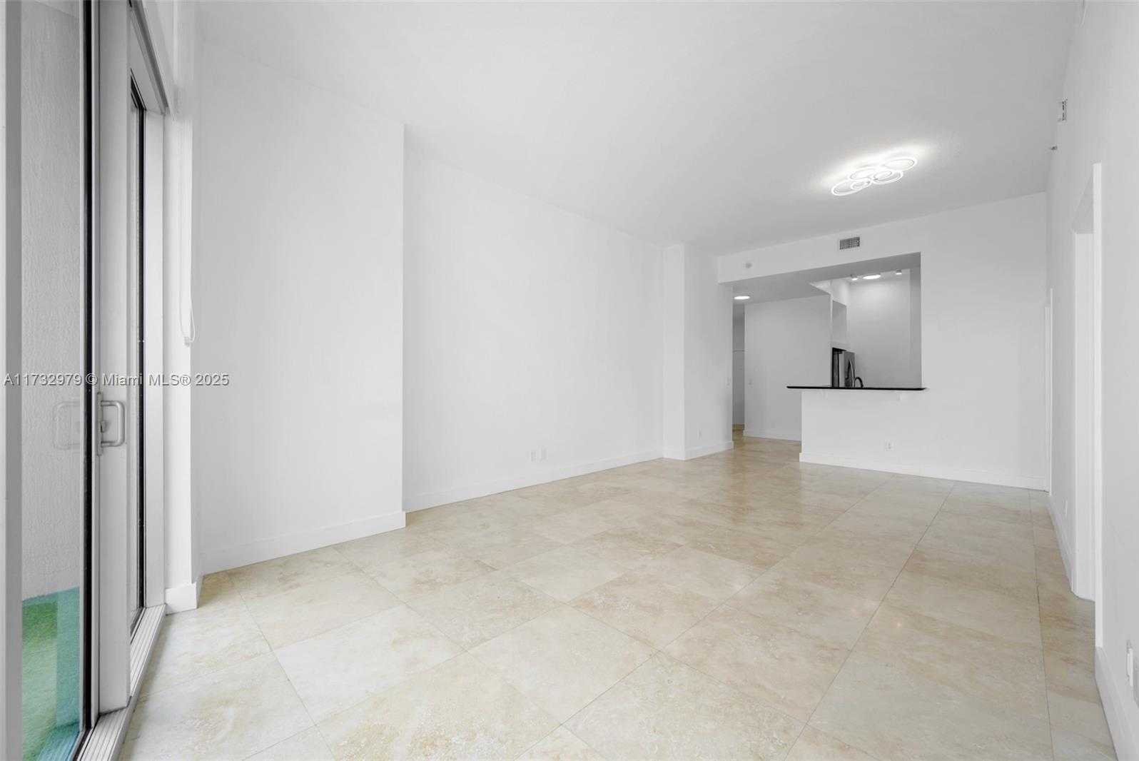Small Image of 325 SOUTH BISCAYNE BLVD #LPH26, Miami Number 5