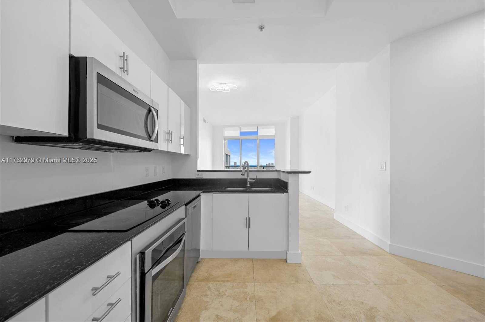 Small Image of 325 SOUTH BISCAYNE BLVD #LPH26, Miami Number 8