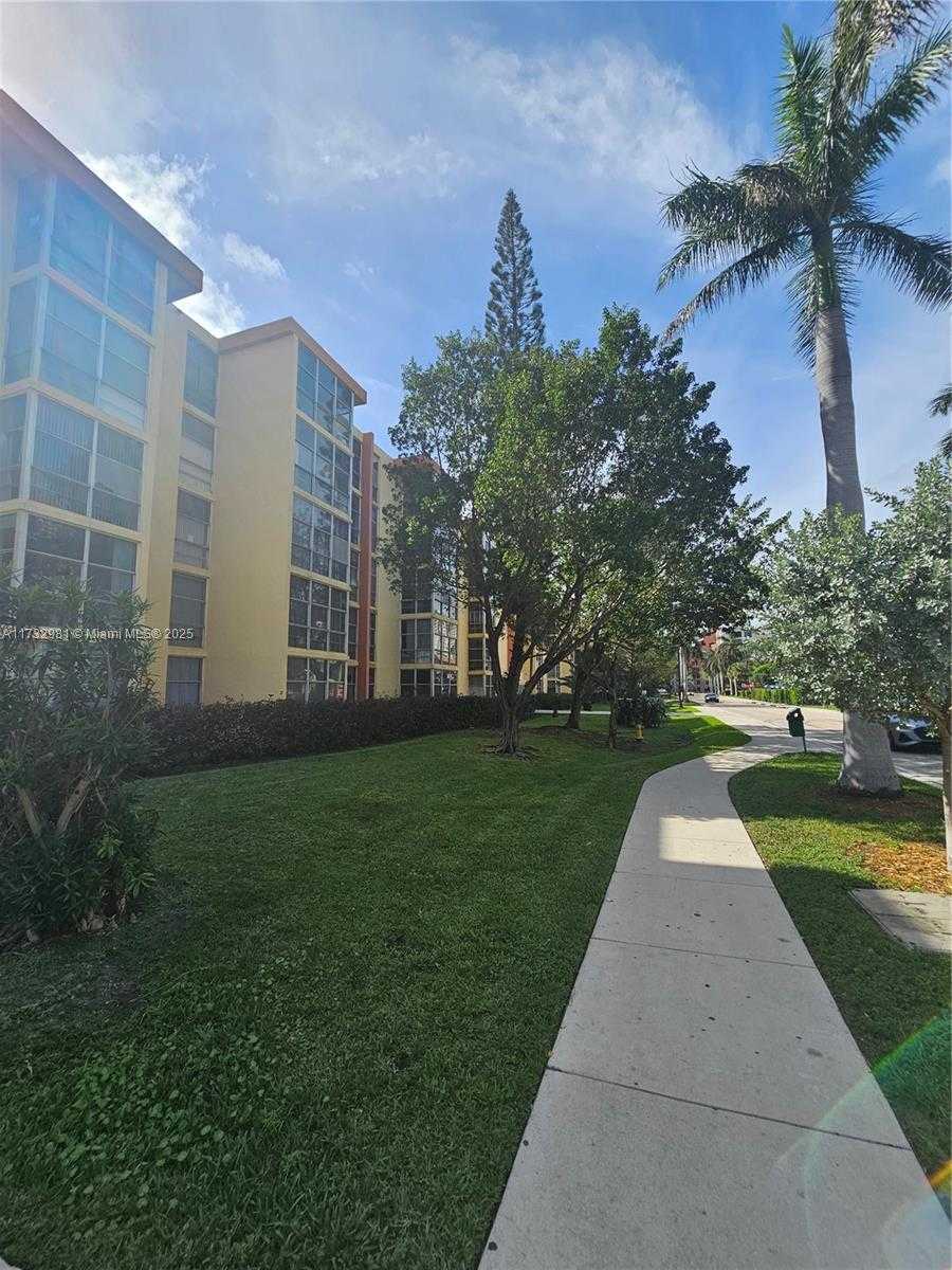 Small Image of 200 172ND ST #102, Sunny Isles Beach Number 2