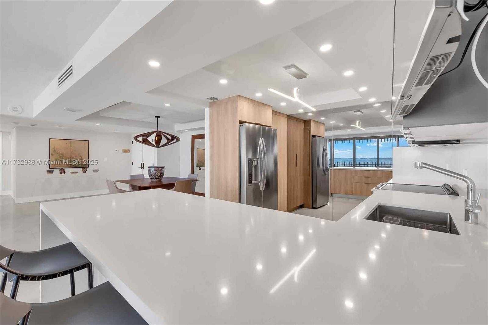 Small Image of 3 GROVE ISLE DR #C1407, Coconut Grove Number 18