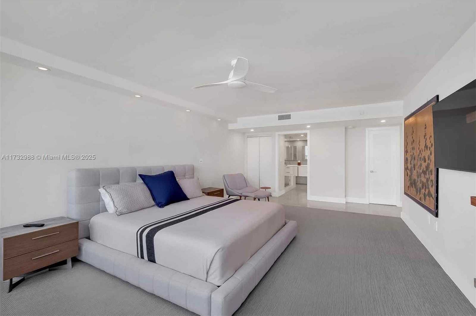Small Image of 3 GROVE ISLE DR #C1407, Coconut Grove Number 23