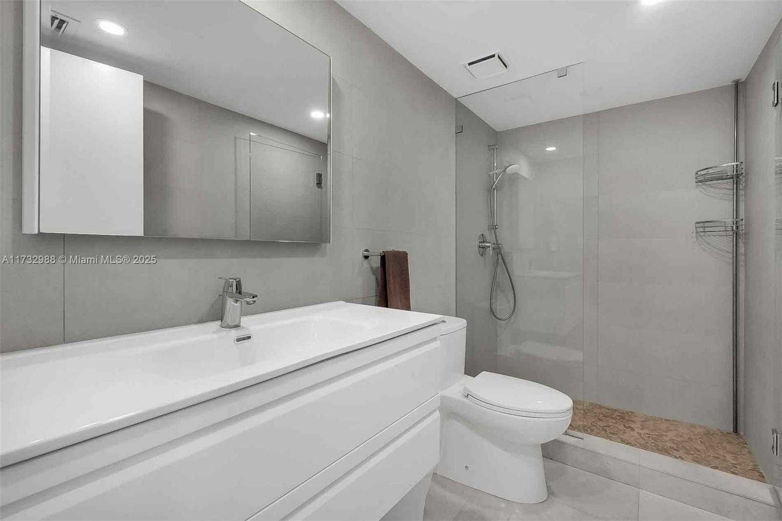 Small Image of 3 GROVE ISLE DR #C1407, Coconut Grove Number 34