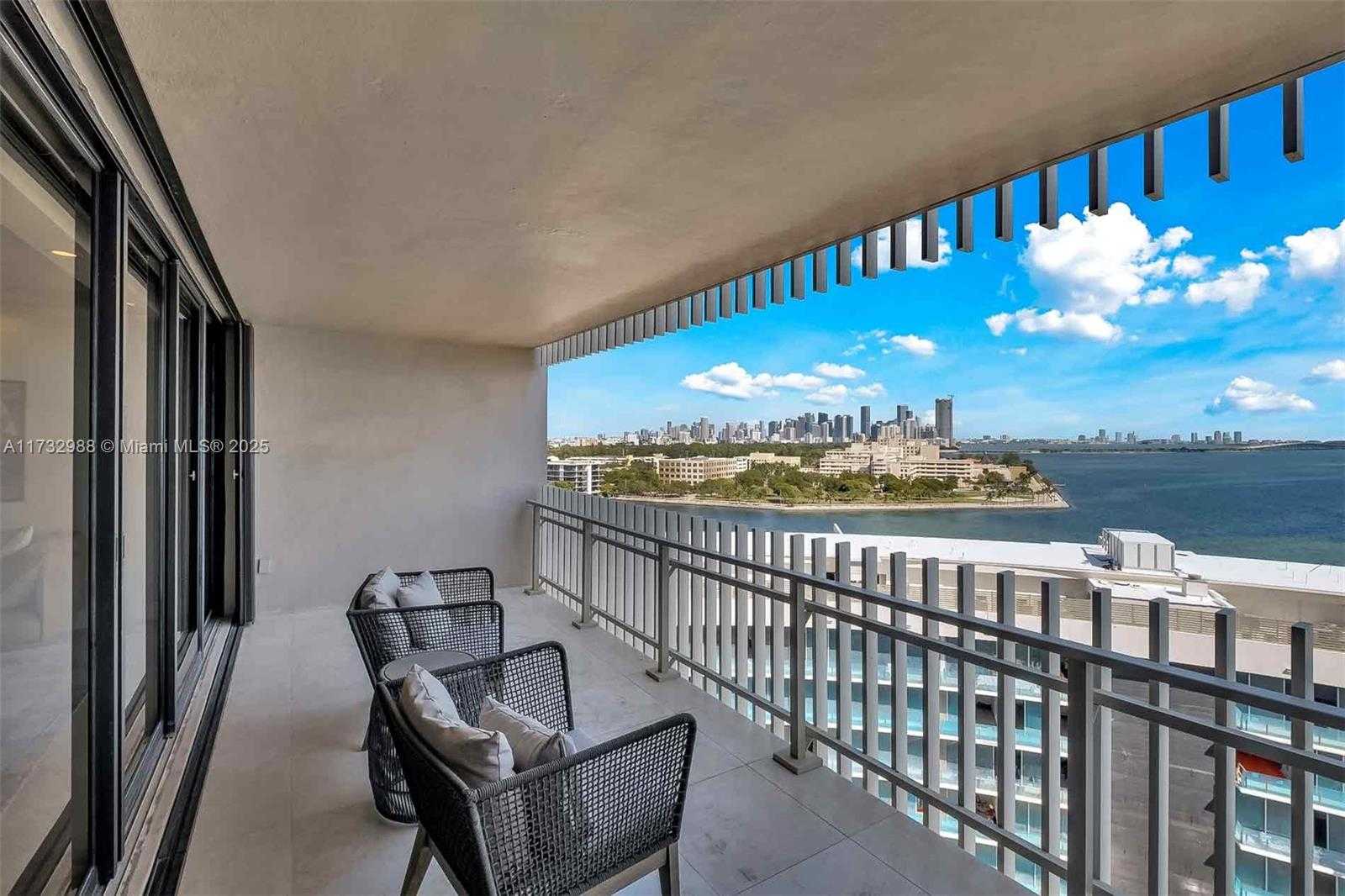 Small Image of 3 GROVE ISLE DR #C1407, Coconut Grove Number 37