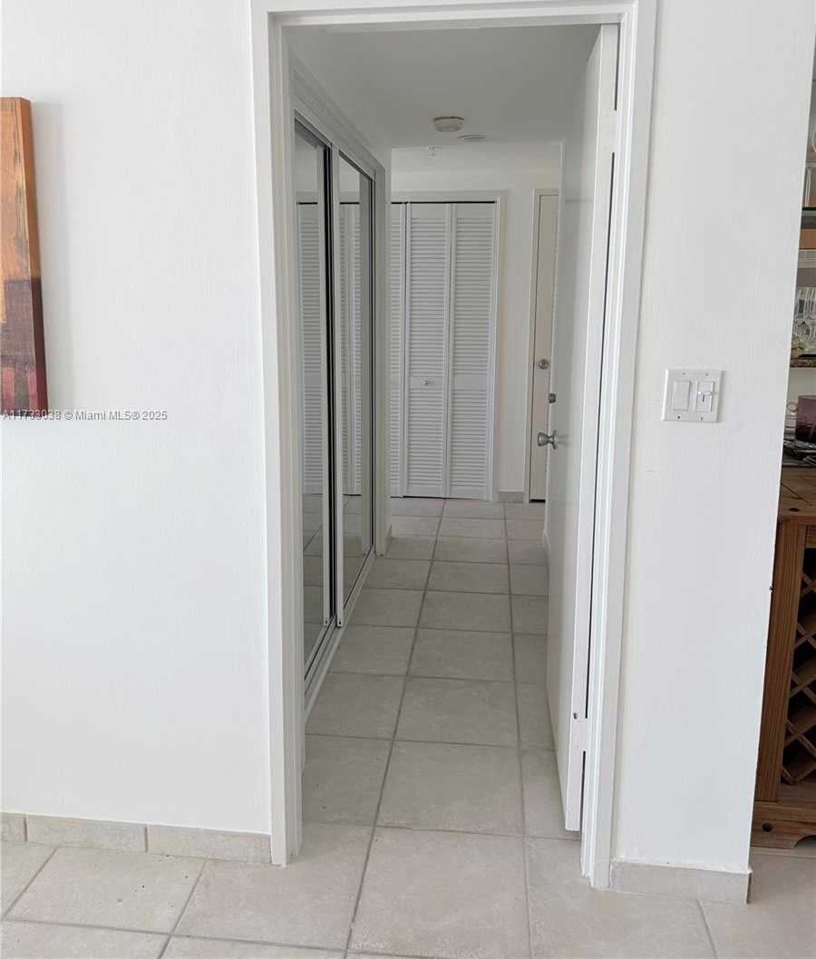 Small Image of 5601 #711, Miami Beach Number 25