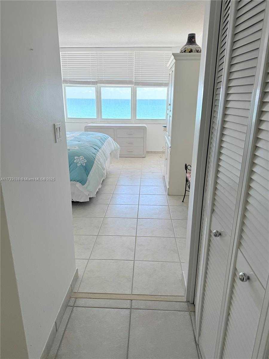Small Image of 5601 #711, Miami Beach Number 26
