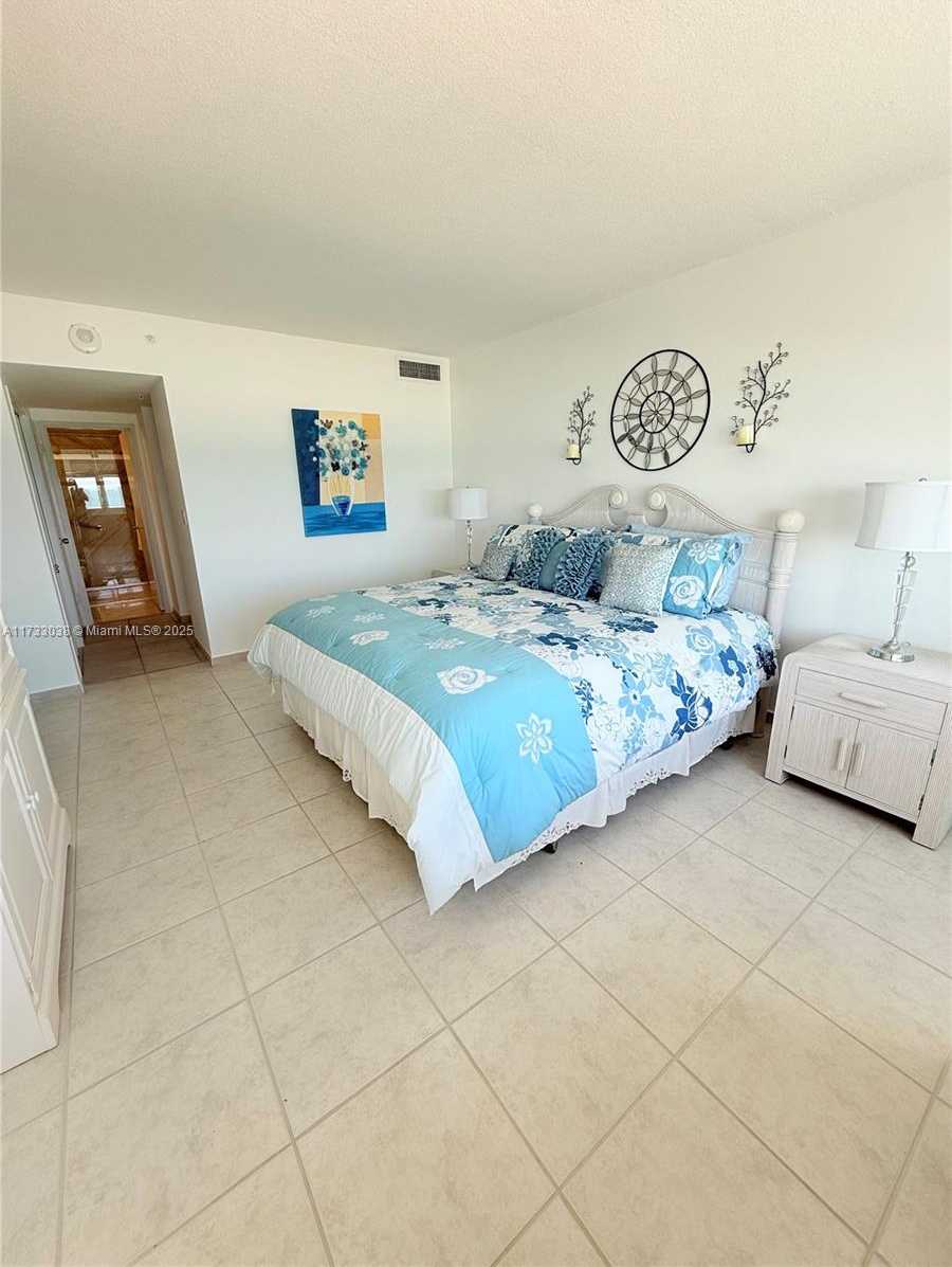 Small Image of 5601 #711, Miami Beach Number 32