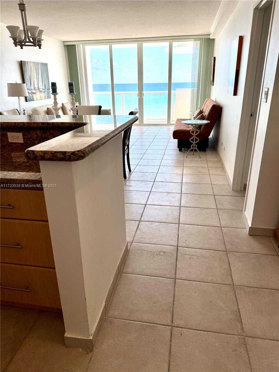 Small Image of 5601 #711, Miami Beach Number 8