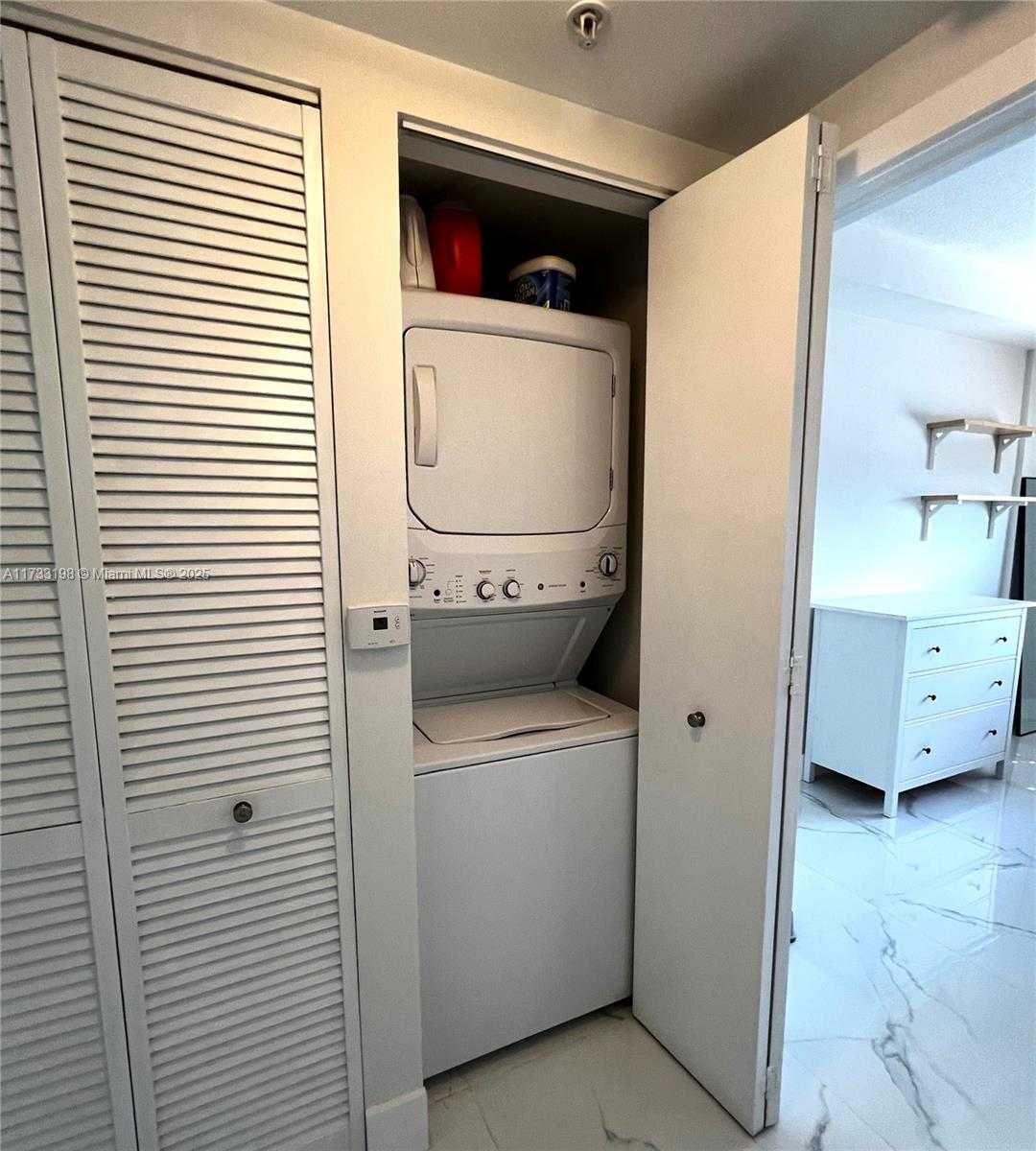 Small Image of 2775 NE 187th St, Aventura, FL 33180, USA Number 11