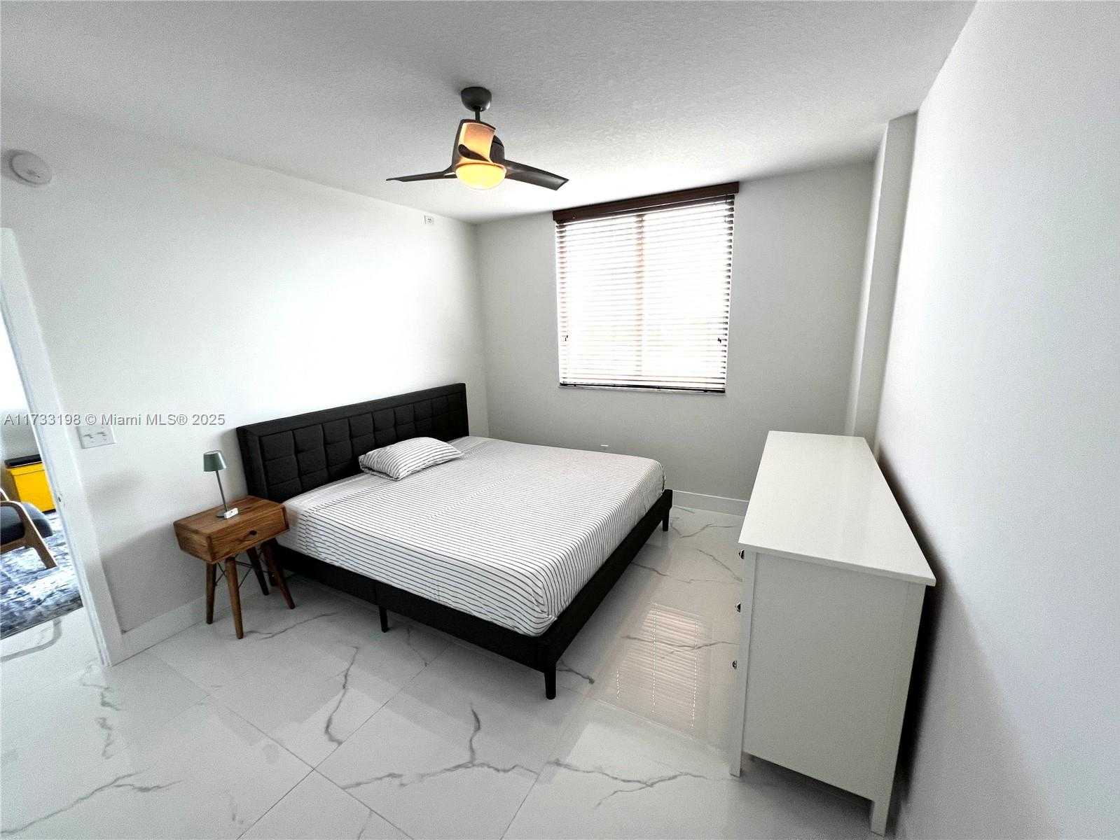 Small Image of 2775 NE 187th St, Aventura, FL 33180, USA Number 12