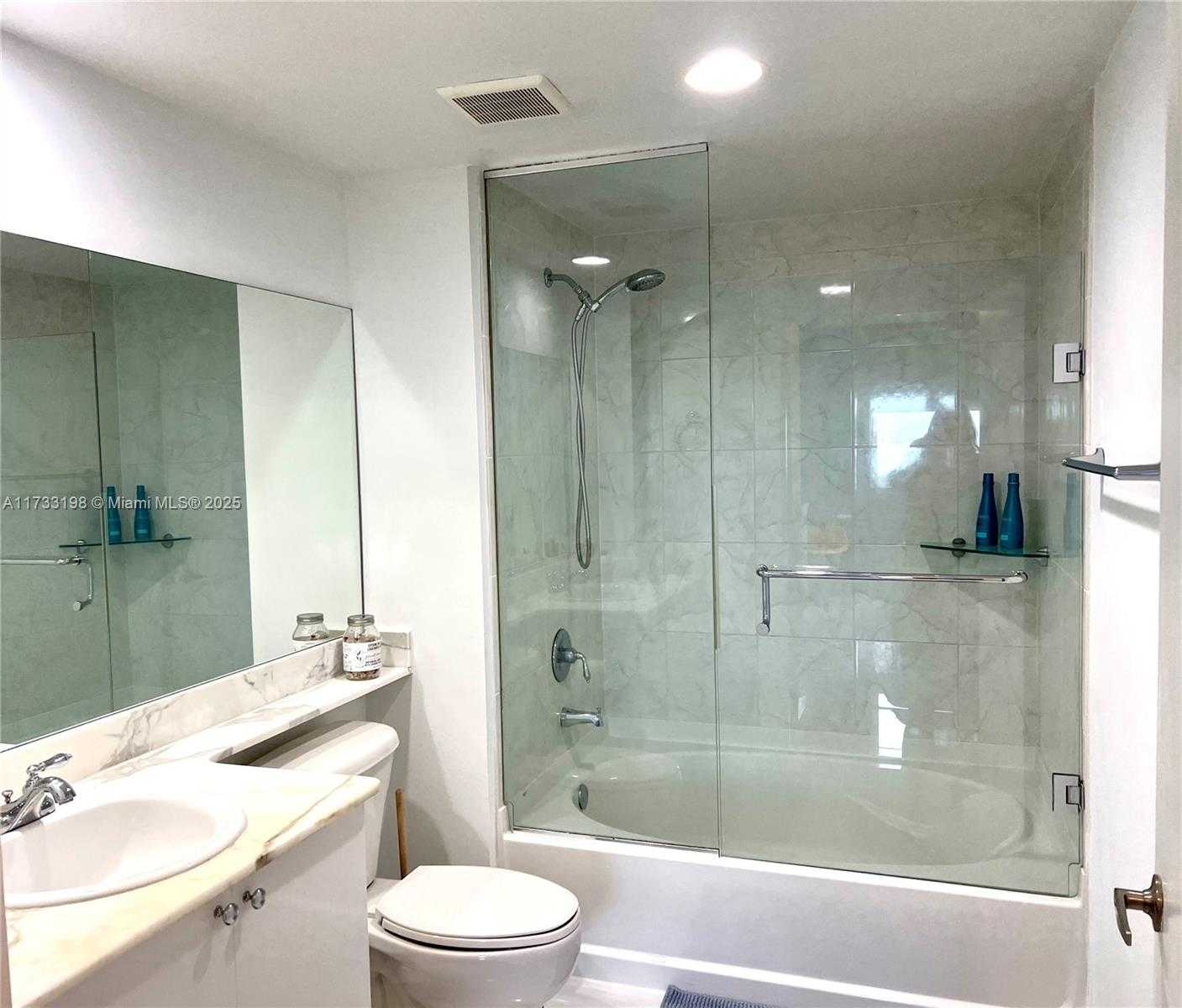 Small Image of 2775 NE 187th St, Aventura, FL 33180, USA Number 14
