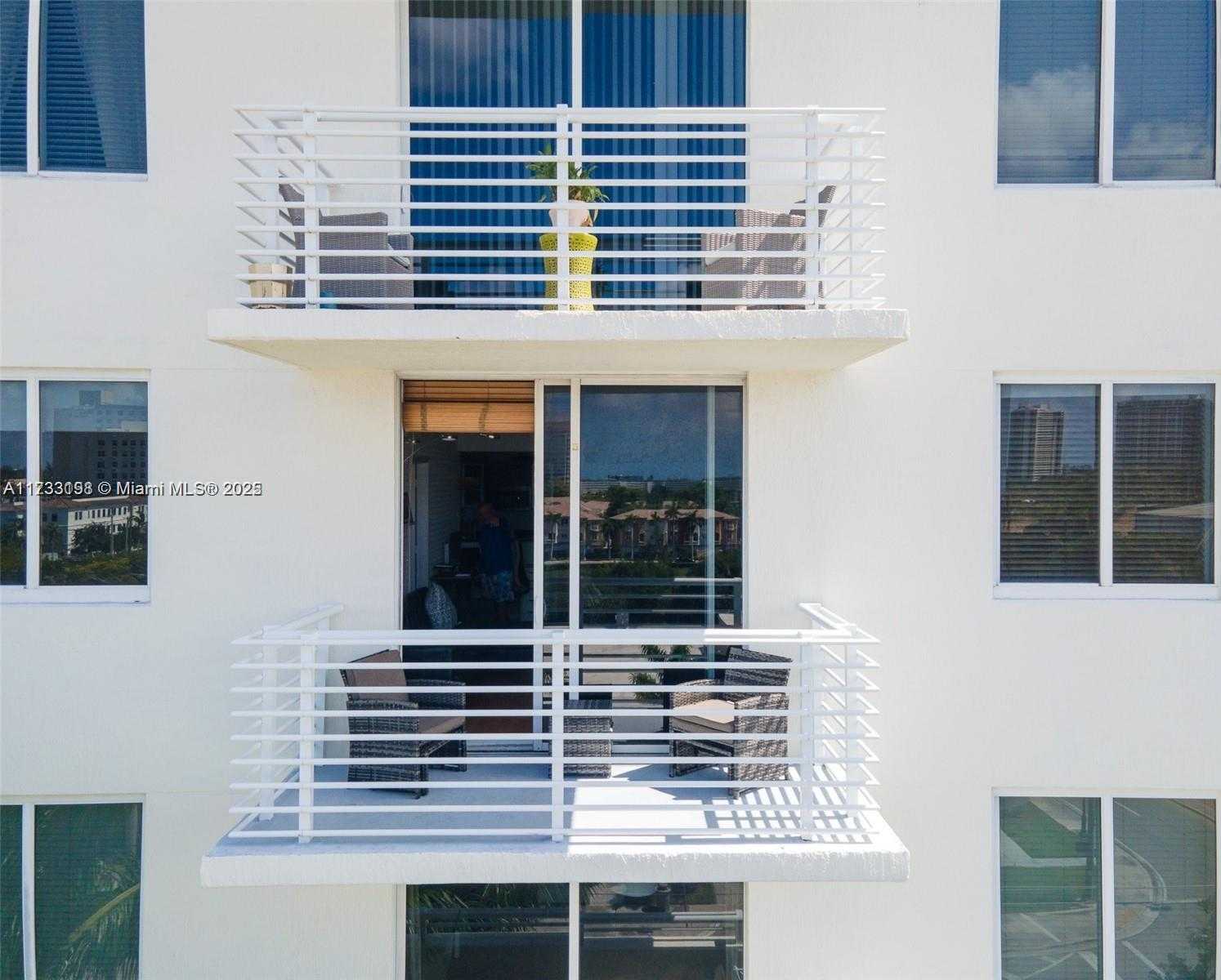 Small Image of 2775 NE 187th St, Aventura, FL 33180, USA Number 19