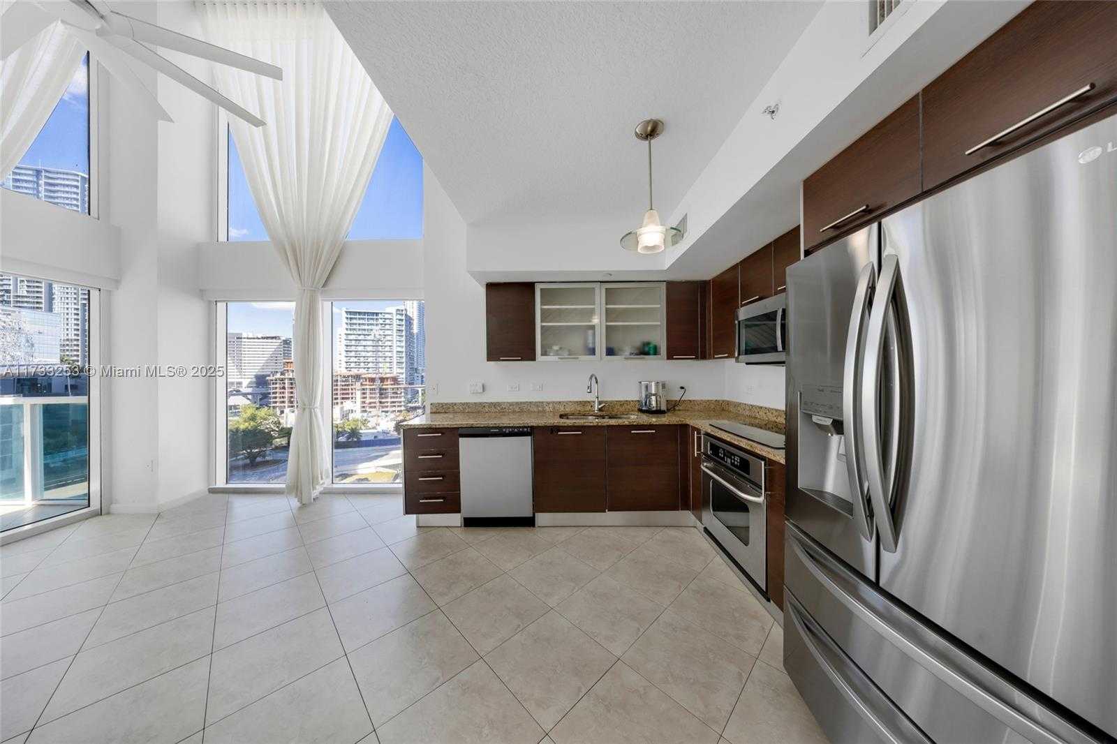 Small Image of 41 SOUTH EAST 5TH ST #816, Miami Number 3